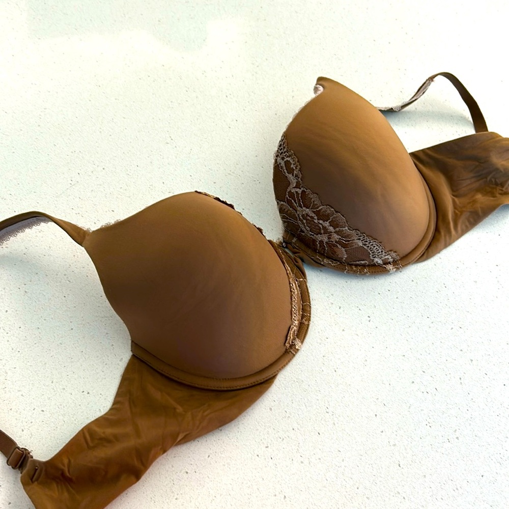 Victoria’s Secret size 34DD bra